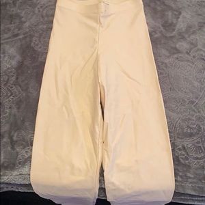 Blush pink nylon/elastane activewear leggings